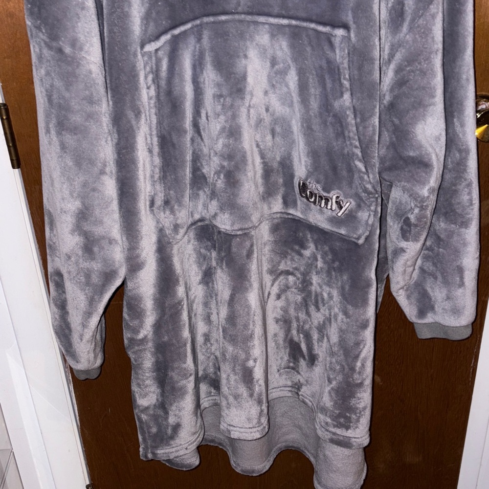Comfy Gray Hooded Robe - Picture 4 of 6